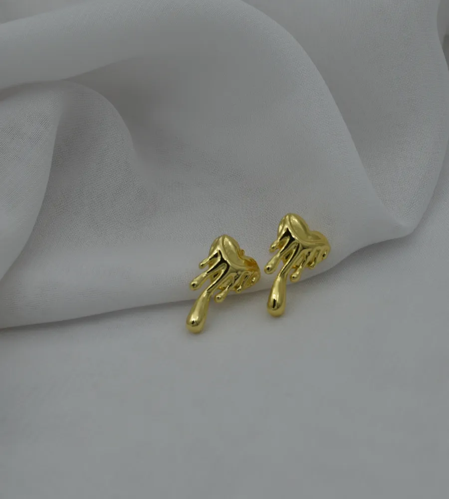 Aretes decreto de amor dorados