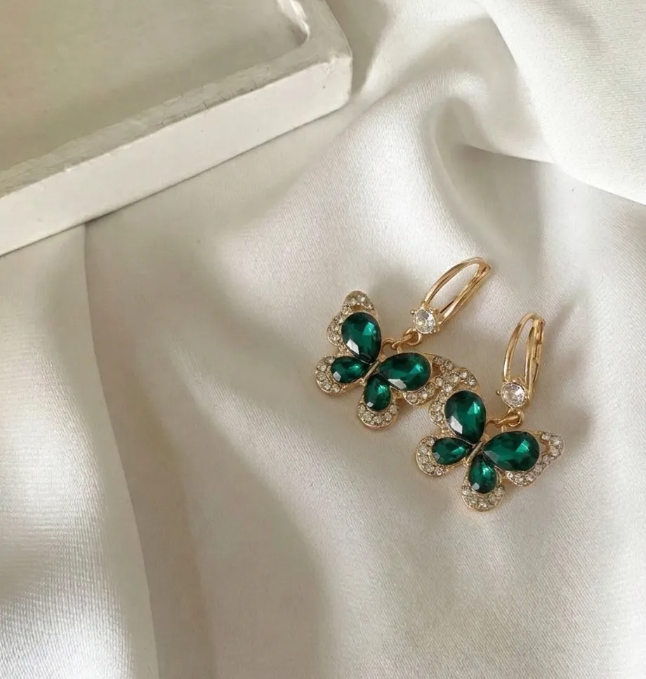 Aretes dorados con plateado brillante de mariposa