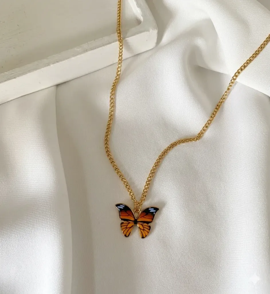 Collar dorado mariposa monarca