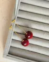 Aretes de cereza dorados
